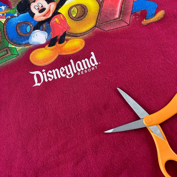 Disneyland Resort 2007 Mickey Mouse Cherry Crewneck Lilo Stitch Donlald … - Picture 9 of 12